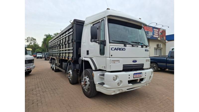 FORD - CARGO 1832 - 2011/2011 - Branca - R$ 320.000,00