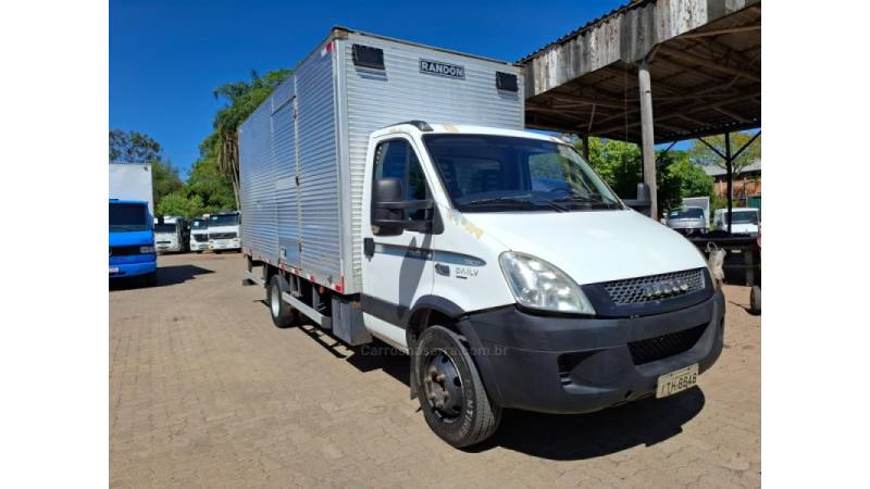 IVECO - DAILY - 2012/2013 - Branca - R$ 130.000,00