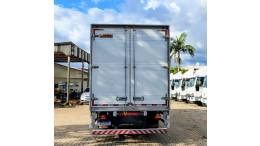 FORD - CARGO 1119 - 2016/2017 - Vermelha - R$ 320.000,00