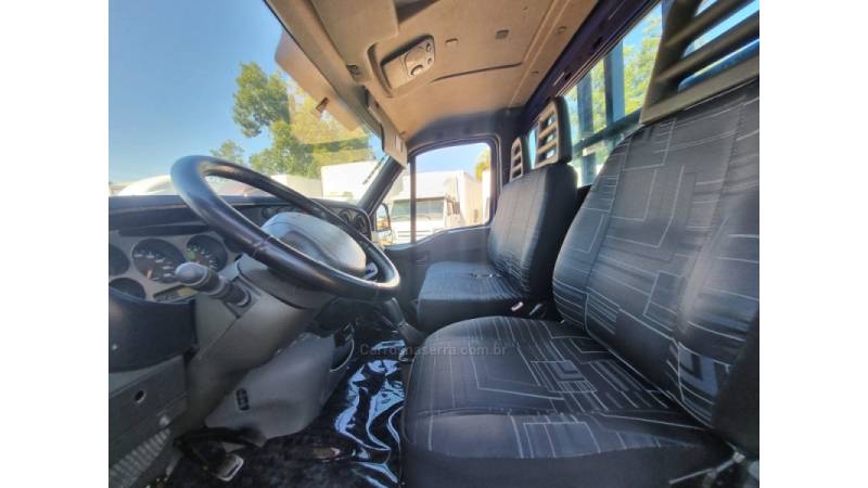 IVECO - DAILY - 2010/2011 - Azul - R$ 110.000,00