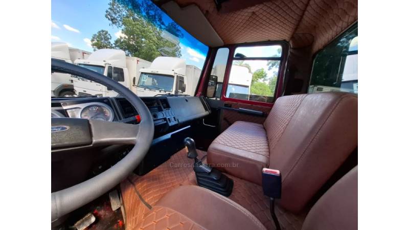 FORD - CARGO 2428 - 2006/2006 - Vermelha - R$ 270.000,00