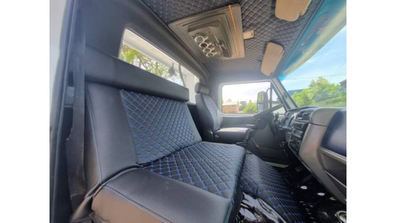 VOLKSWAGEN - 8-150 - 2002/2002 - Branca - R$ 185.000,00