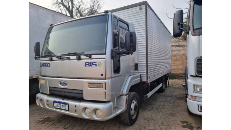 FORD - CARGO 815 - 2011/2012 - Prata - R$ 185.000,00