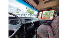 MERCEDES-BENZ - 710 PLUS - 2003/2003 - Vermelha - R$ 155.000,00