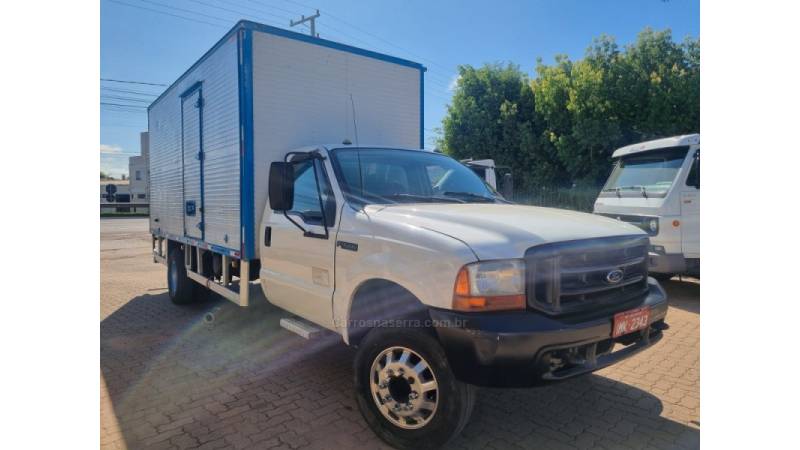 FORD - F-4000 - 2004/2005 - Branca - R$ 135.000,00