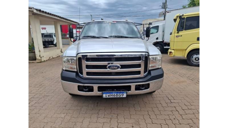 FORD - F-350 - 2014/2015 - Prata - R$ 168.000,00