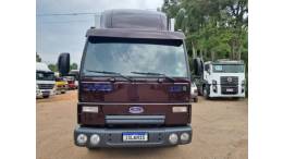 FORD - CARGO 815 - 2012/2012 - Vermelha - R$ 185.000,00