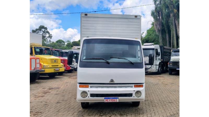 AGRALE - 8500 - 2005/2006 - Branca - R$ 120.000,00