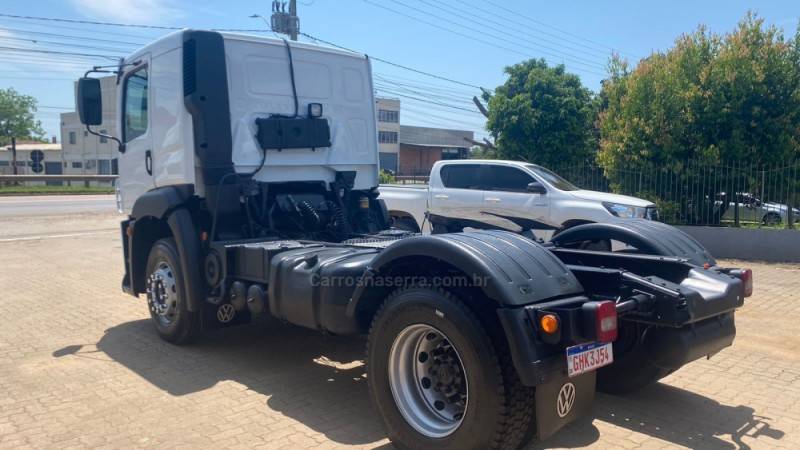 VOLKSWAGEN - 19-330 - 2016/2017 - Branca - R$ 245.000,00