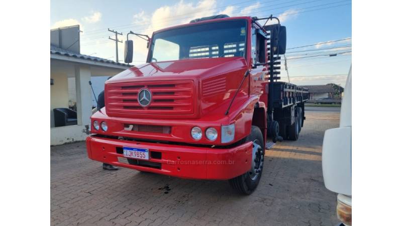 MERCEDES-BENZ - L-1620 - 2000/2000 - Vermelha - R$ 220.000,00