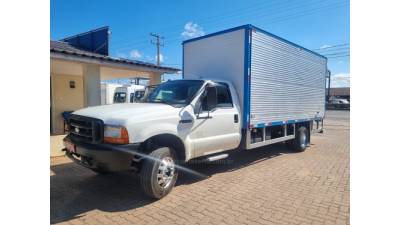 FORD - F-4000 - 2004/2005 - Branca - R$ 135.000,00