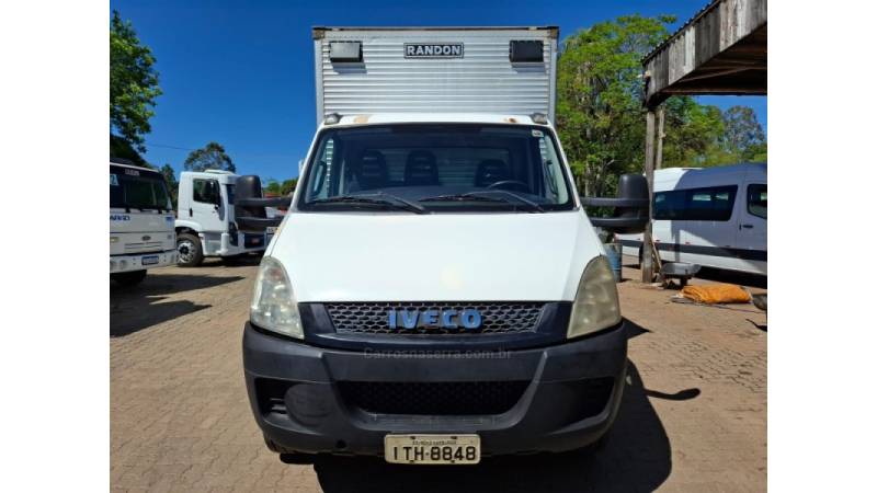 IVECO - DAILY - 2012/2013 - Branca - R$ 130.000,00