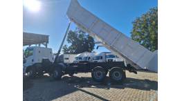 FORD - CARGO 2429 - 2017/2018 - Branca - R$ 430.000,00