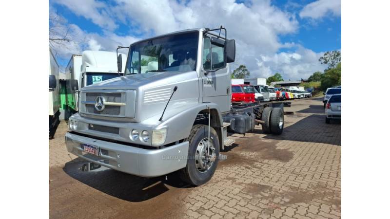 MERCEDES-BENZ - L-1318 - 2009/2009 - Prata - R$ 220.000,00