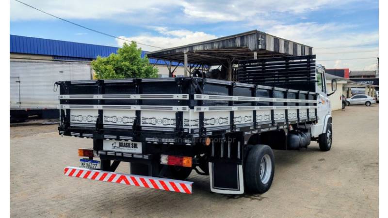 MERCEDES-BENZ - 710 PLUS - 2007/2008 - Branca - R$ 170.000,00