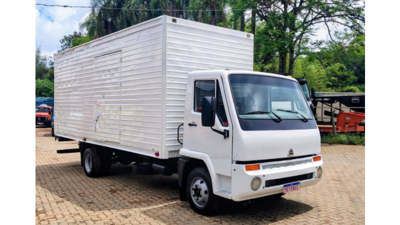 AGRALE - 8500 - 2005/2006 - Branca - R$ 120.000,00